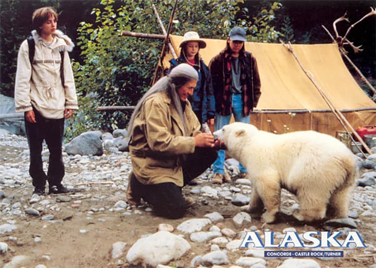 Il orso Agee nel film Alaska nel 1996