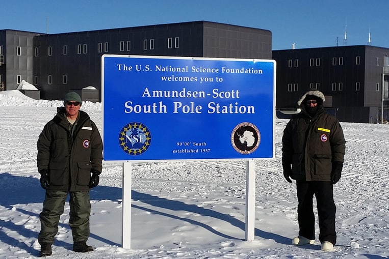 La base di Amundsen-Scott, di proprietà degli Stati Uniti al Polo Sud