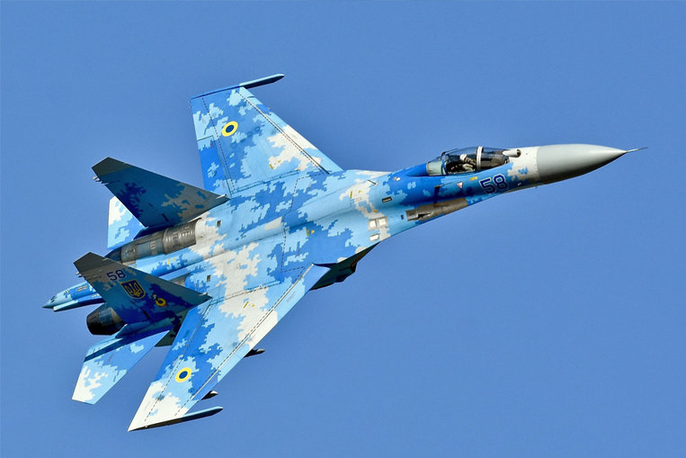 Sukhoi Su-27 (velocità massima: 2500 km/h)